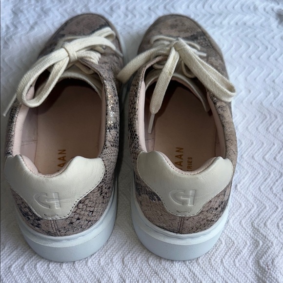 Cole Haan Cream and Tan Sneakers with Sophisticated Texture size 8/12 B - Picture 4 of 8